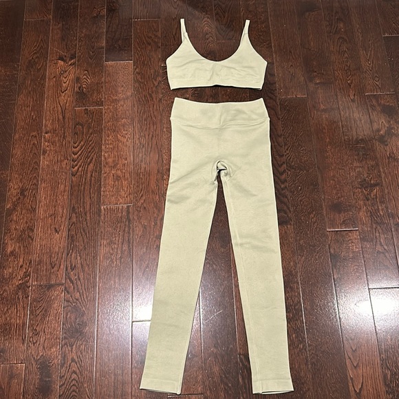 Crop Shop Boutique Tops - Crop Shop Boutique leggings and sports bra.